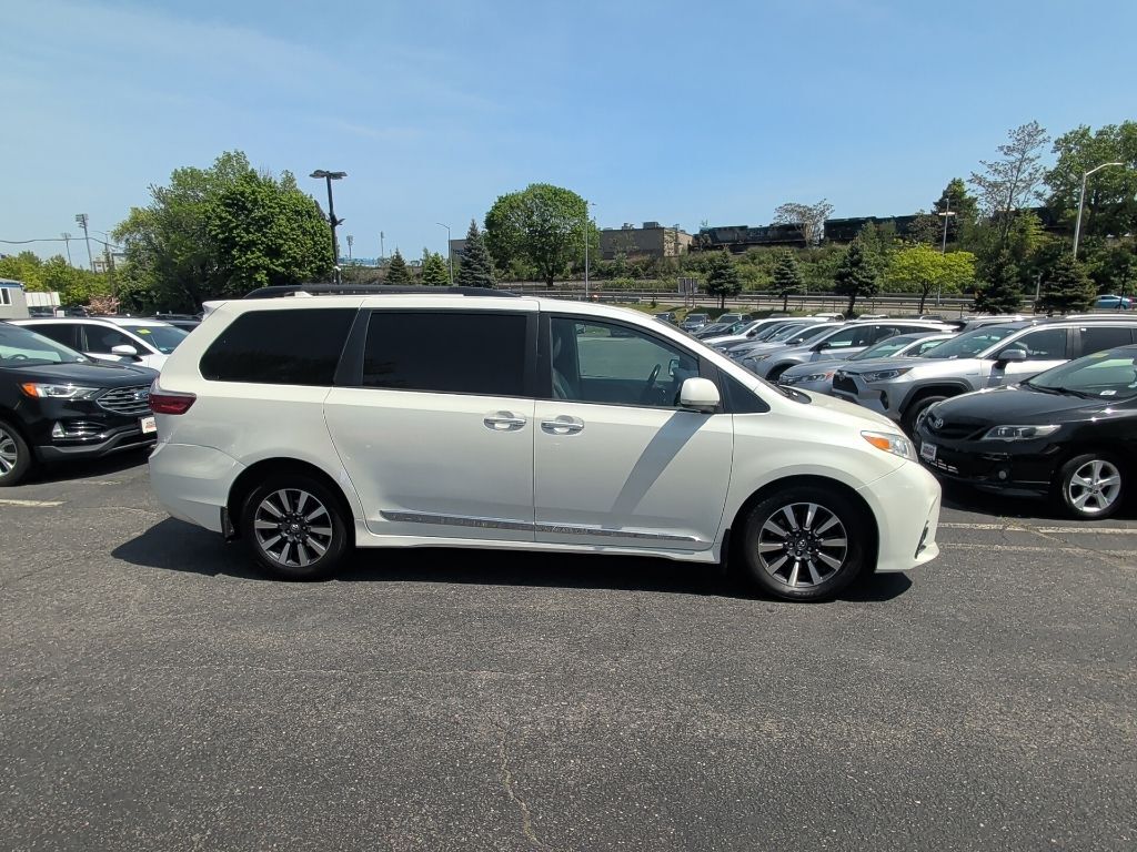 2018 Toyota Sienna XLE Premium Worcester MA