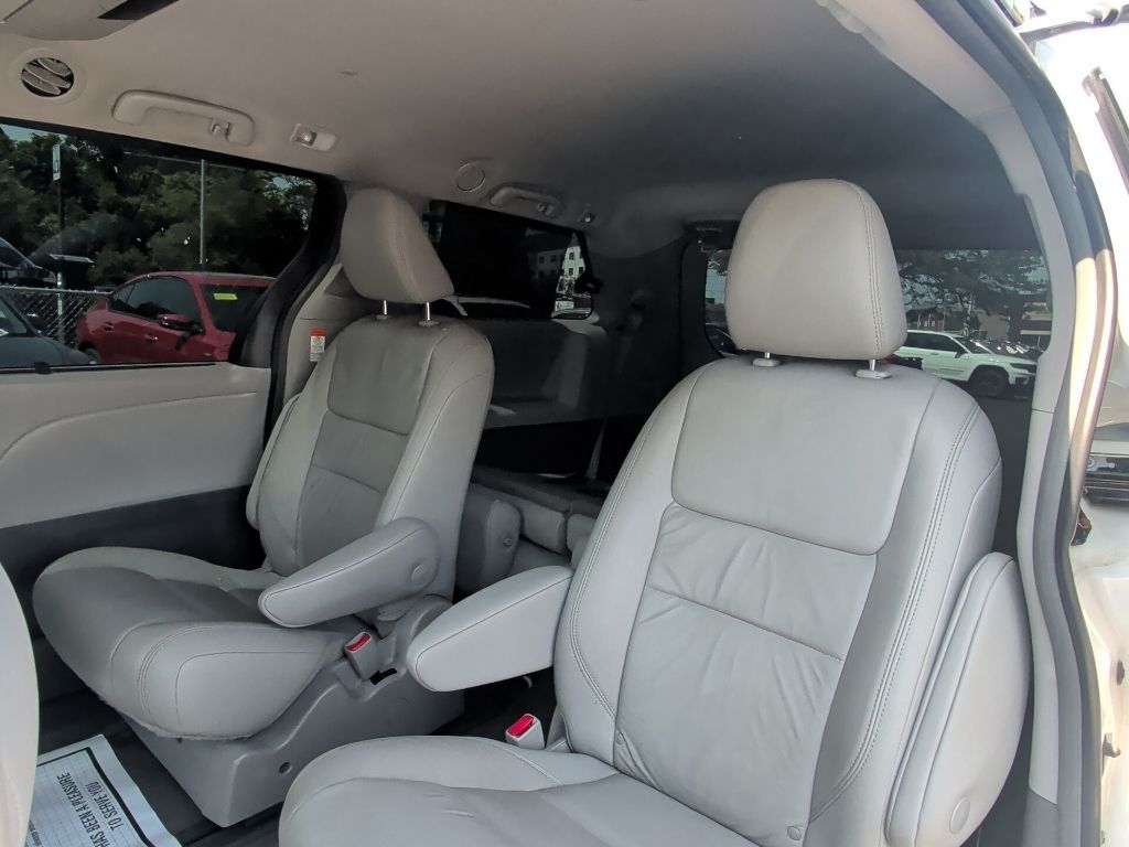 2018 Toyota Sienna XLE Premium Worcester MA