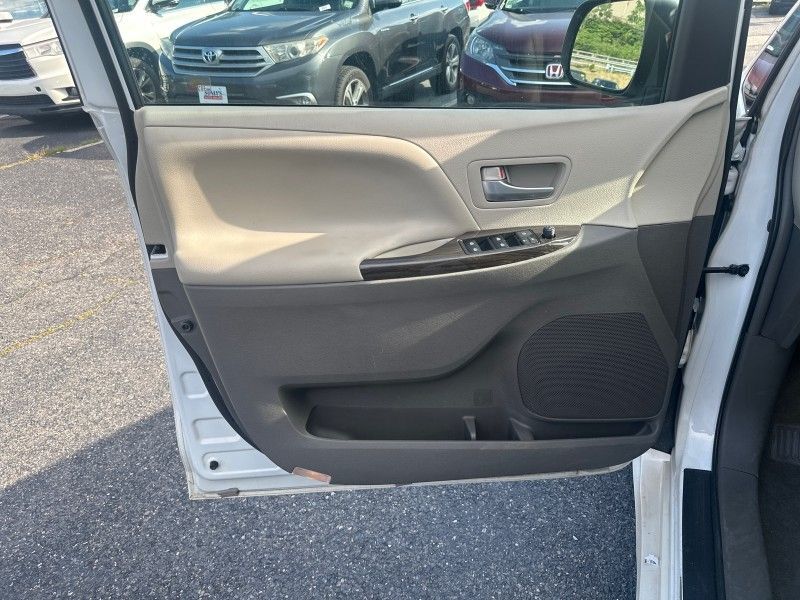 2018 Toyota Sienna XLE Premium Worcester MA 2018 Toyota Sienna XLE Premium Worcester MA