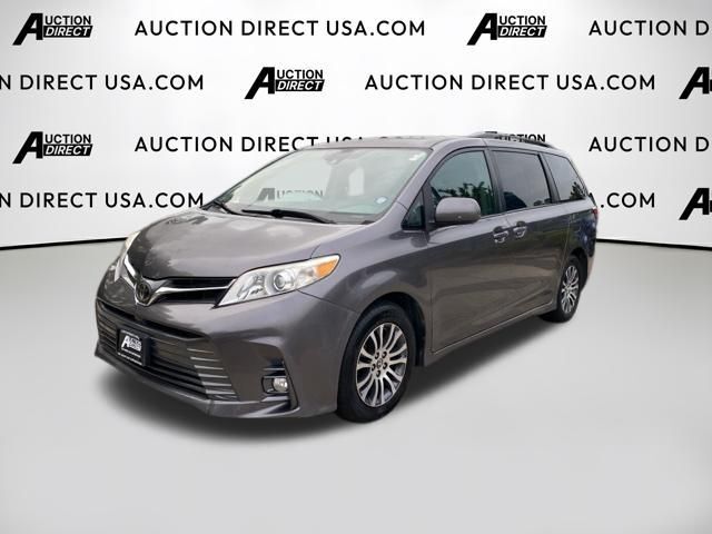 2018 Toyota Sienna XLE