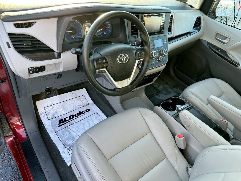 2018 Toyota Sienna XLE