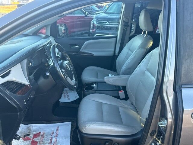 2018 Toyota Sienna XLE Whitecourt AB