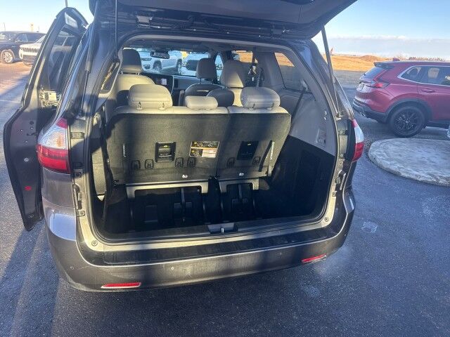 2018 Toyota Sienna XLE Whitecourt AB