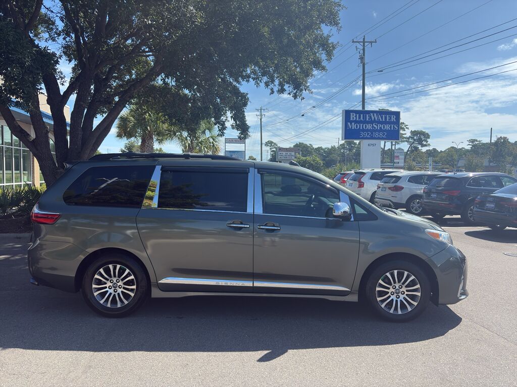 2018 Toyota Sienna XLE