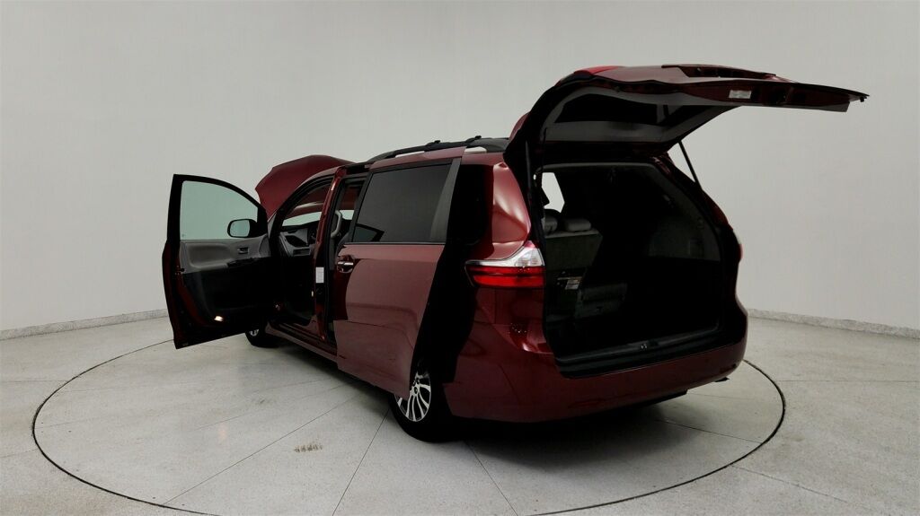 2018 Toyota Sienna XLE Laurel MD