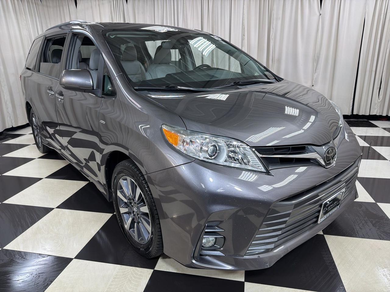 2018 Toyota Sienna XLE