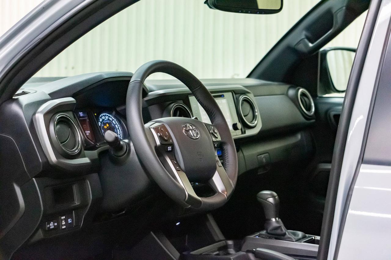 2018 Toyota Tacoma 4x4 Crew Cab TRD Sport 4" Lift Nav Bcam Red Deer AB