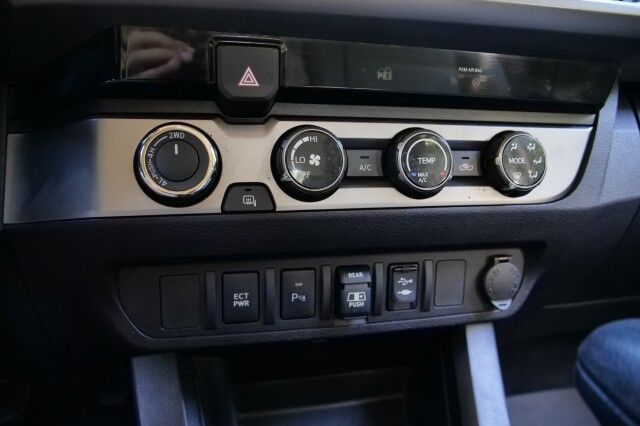 2018 Toyota Tacoma SR5 4X4 / Navigation / Adaptive Cruise! High Point NC