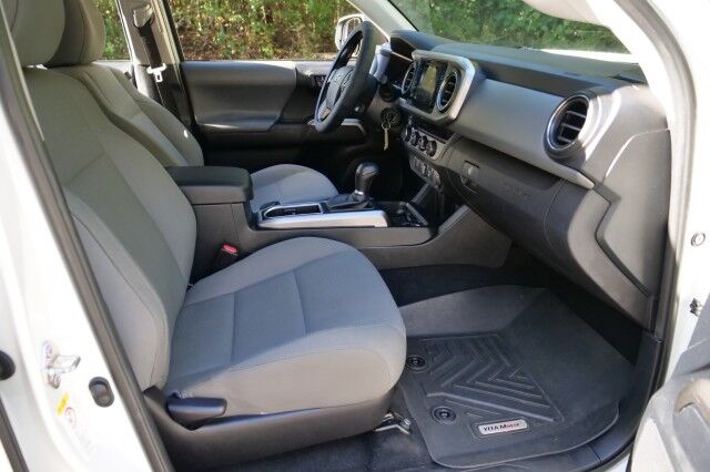 2018 Toyota Tacoma SR5 4X4 / Navigation / Adaptive Cruise! High Point NC