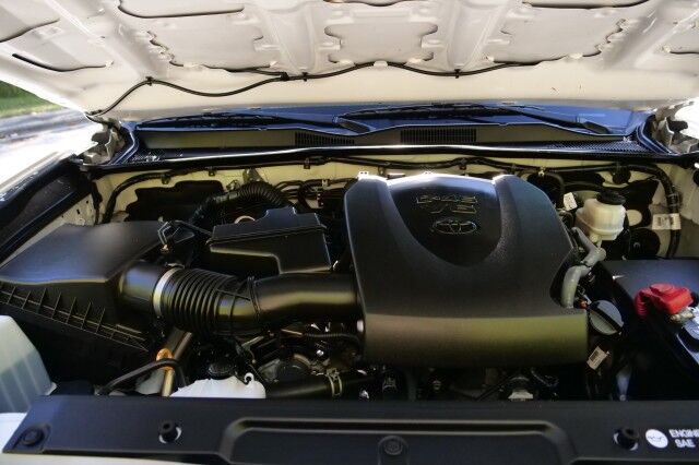 2018 Toyota Tacoma SR5 4X4 / Navigation / Adaptive Cruise! High Point NC
