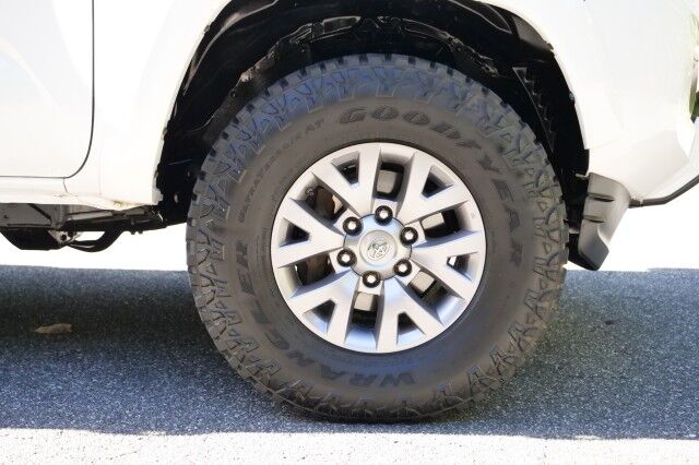 2018 Toyota Tacoma SR5 4X4 / Navigation / Adaptive Cruise! High Point NC