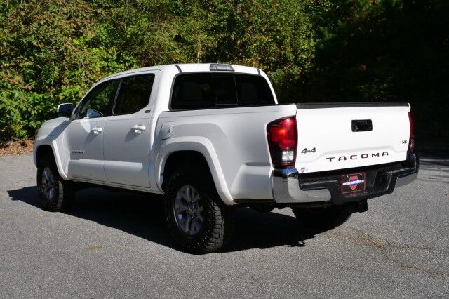 2018 Toyota Tacoma SR5 4X4 / Navigation / Adaptive Cruise! High Point NC