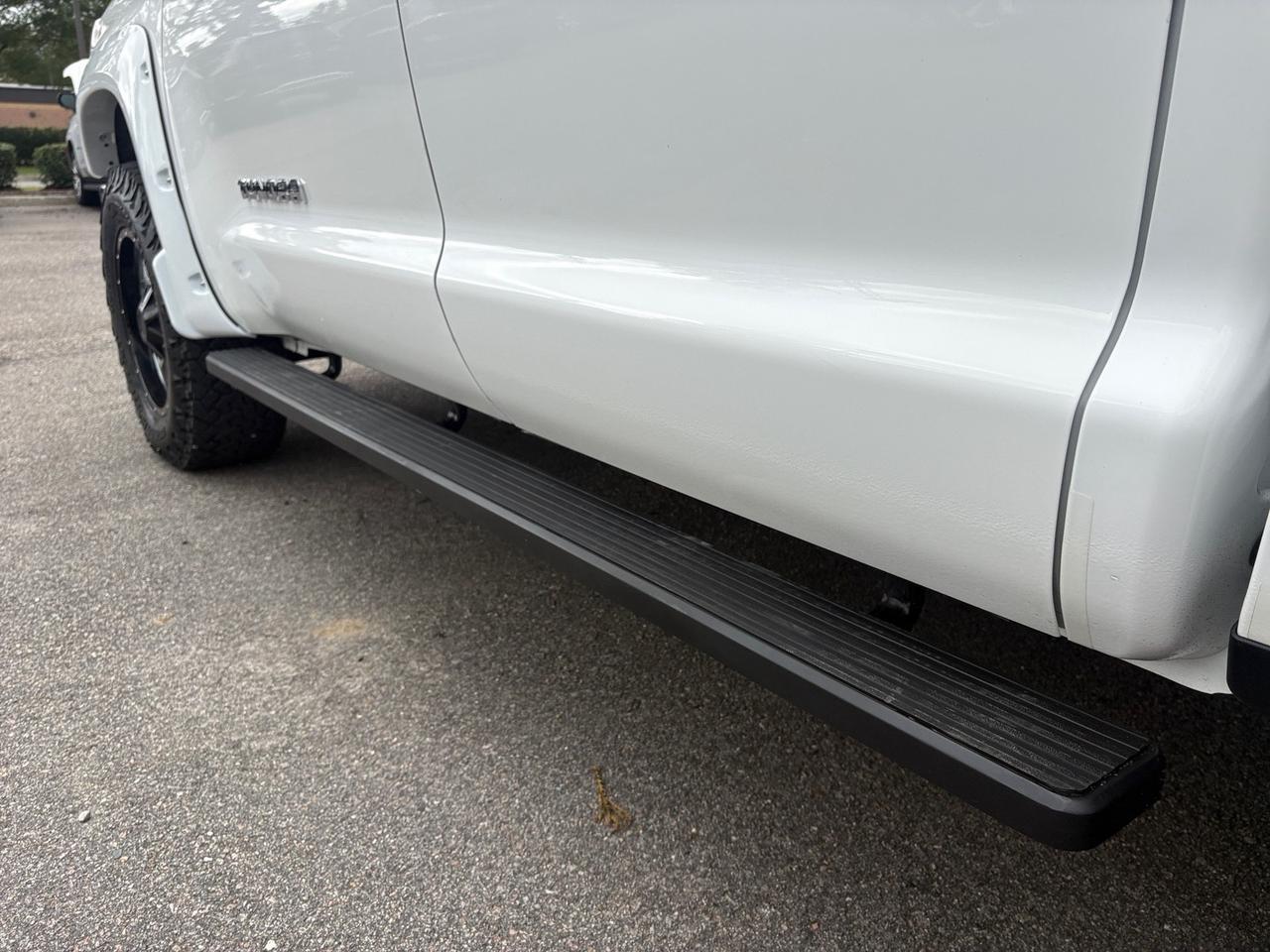 2018 Toyota Tundra 4WD SR5, CUSTOM MOTO METAL WHEELS, RUNNING BOARDS, FENDER FLARES, TOW PACKAGE, BED LINER, NAVIGATION, BACKUP CAMERA, ONLY 1 OWNER, TEST DRIVE THIS TUNDRA TODAY! Virginia Beach VA