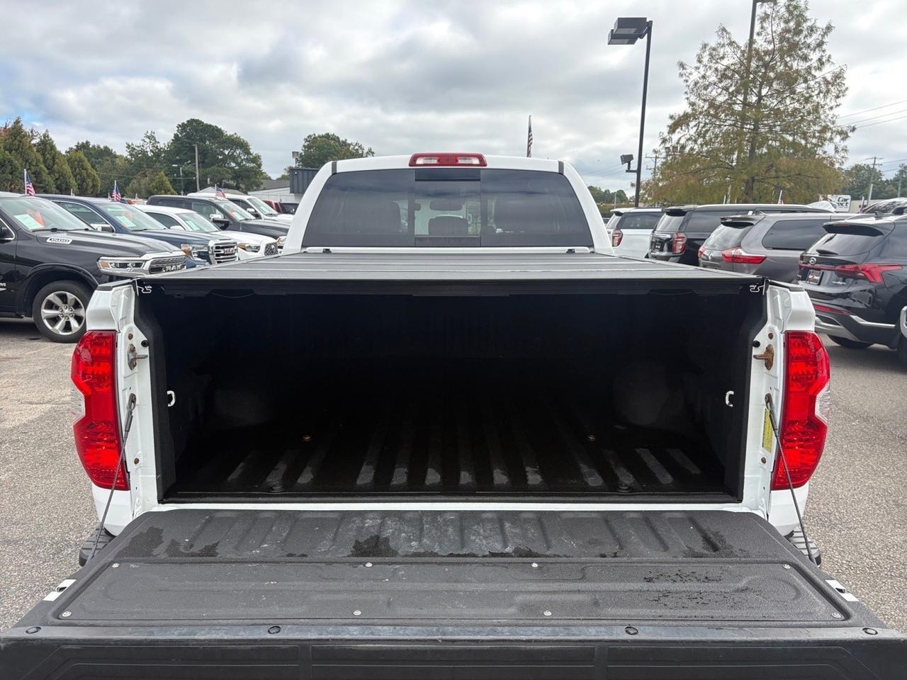 2018 Toyota Tundra 4WD SR5, CUSTOM MOTO METAL WHEELS, RUNNING BOARDS, FENDER FLARES, TOW PACKAGE, BED LINER, NAVIGATION, BACKUP CAMERA, ONLY 1 OWNER, TEST DRIVE THIS TUNDRA TODAY! Virginia Beach VA