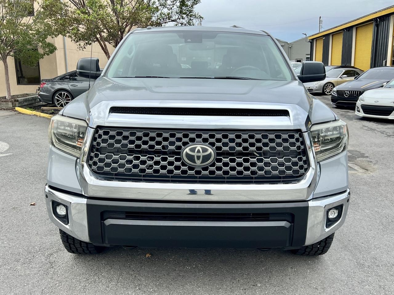 2018 Toyota Tundra SR5 photo 2