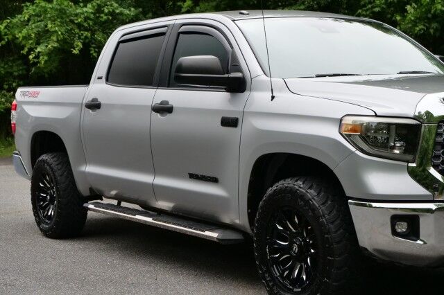 2018 Toyota Tundra SR5 4X4 / TRD Off Road PKG / Wheels & Tires Upgrade! High Point NC