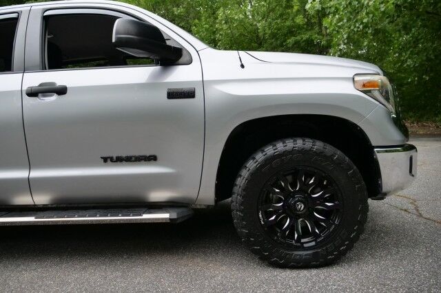 2018 Toyota Tundra SR5 4X4 / TRD Off Road PKG / Wheels & Tires Upgrade! High Point NC
