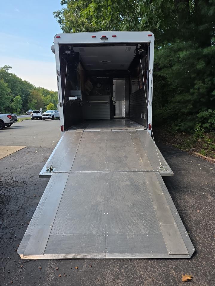 2018 Transport Custom Designs Enclosed 38Ft PGN38A212V Sand Lake NY