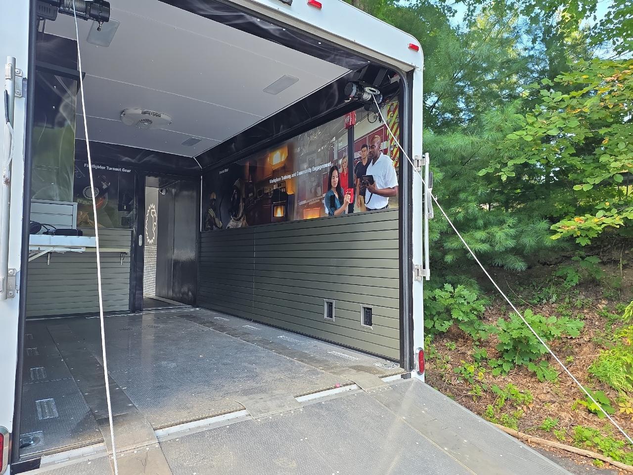 2018 Transport Custom Designs Enclosed 38Ft PGN38A212V Sand Lake NY