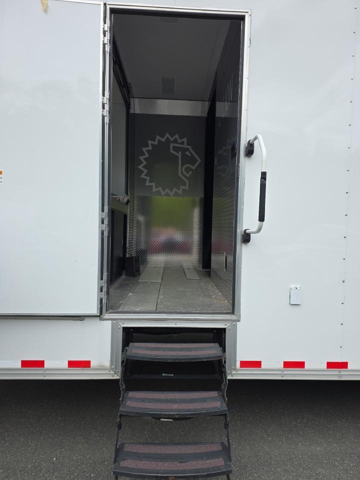 2018 Transport Custom Designs Enclosed 38Ft PGN38A212V Sand Lake NY