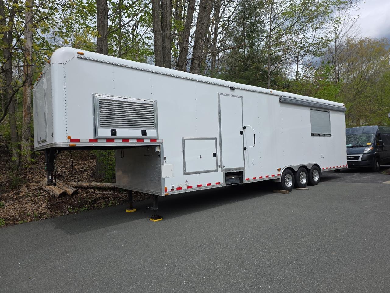 2018 Transport Custom Designs Enclosed 38Ft PGN38A212V