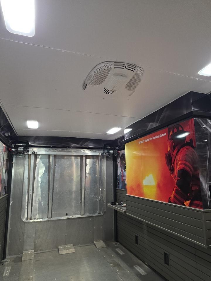 2018 Transport Custom Designs Enclosed 38Ft PGN38A212V Sand Lake NY
