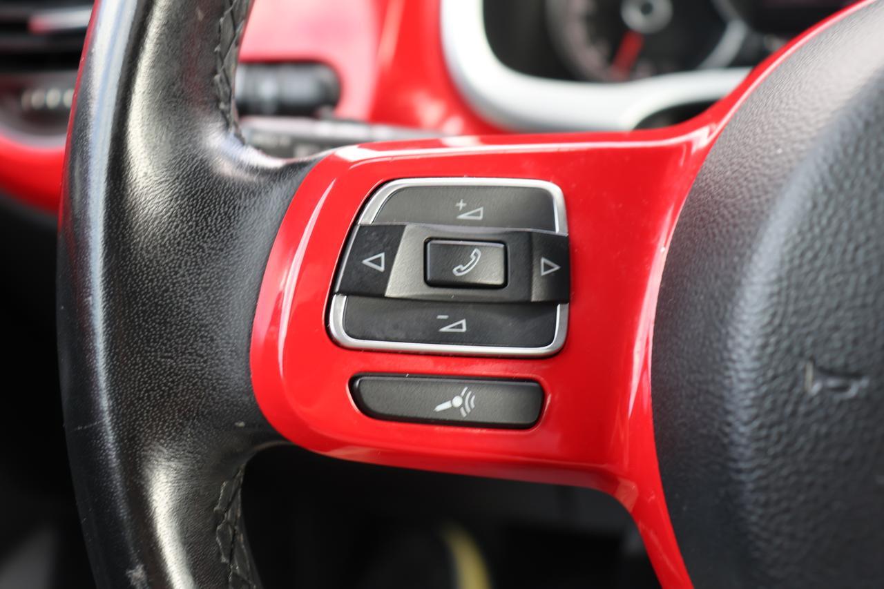 2018 VOLKSWAGEN BEETLE S Houston TX