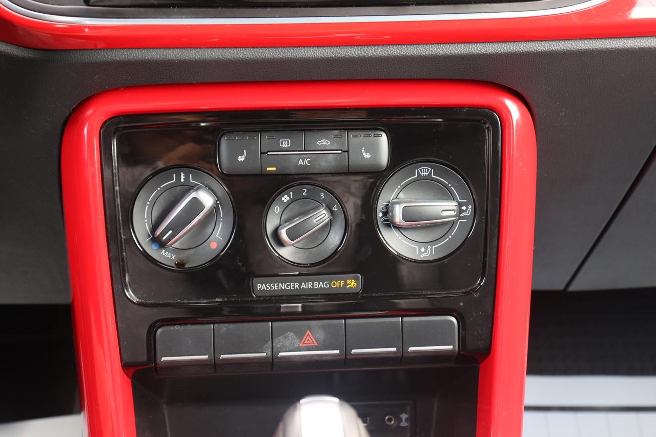 2018 VOLKSWAGEN BEETLE S Houston TX