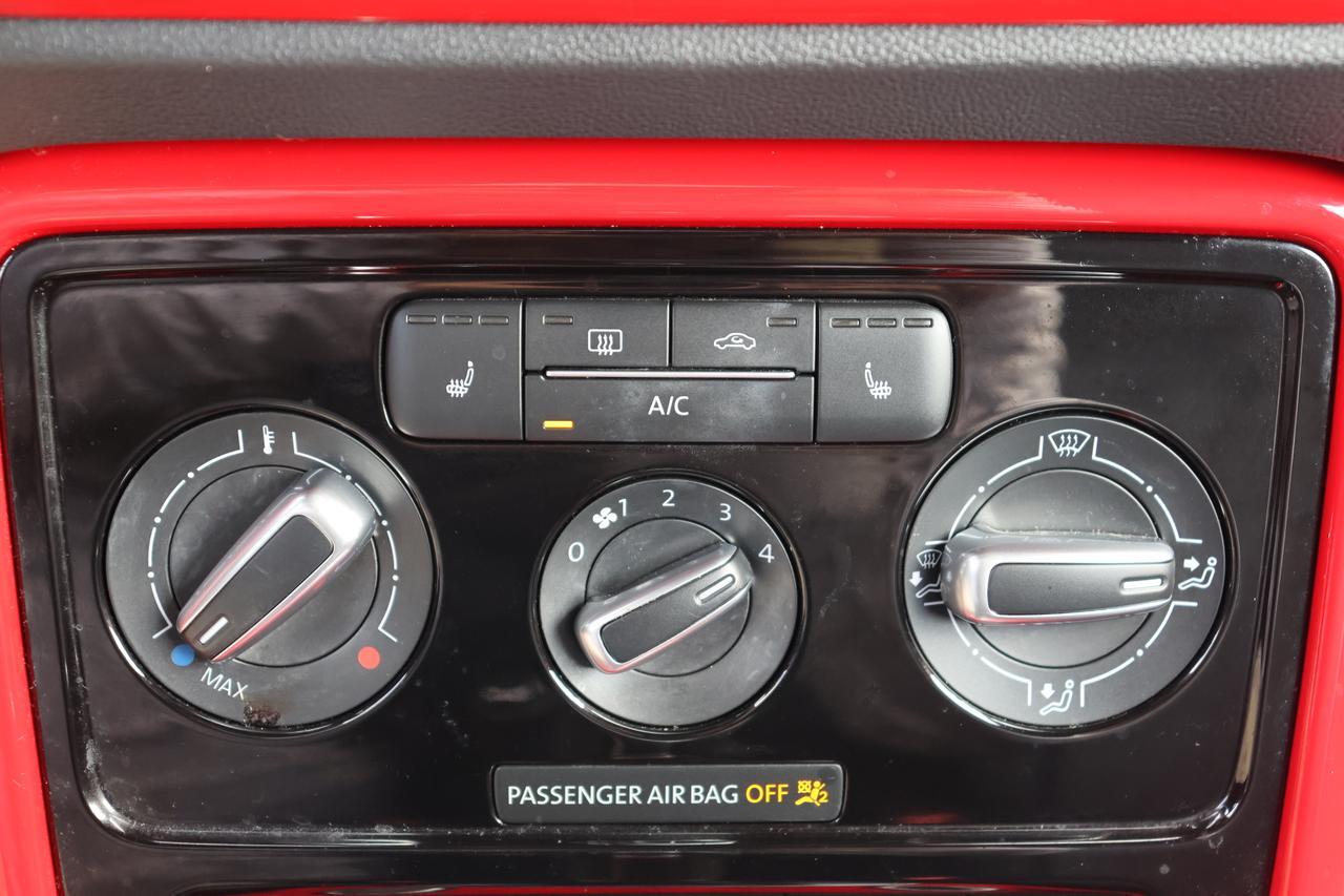 2018 VOLKSWAGEN BEETLE S Houston TX