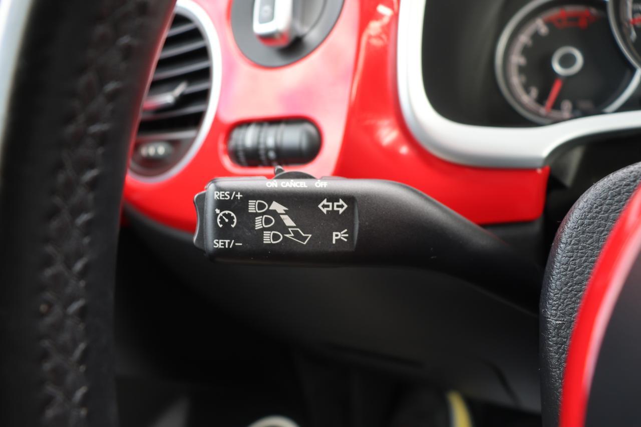 2018 VOLKSWAGEN BEETLE S Houston TX