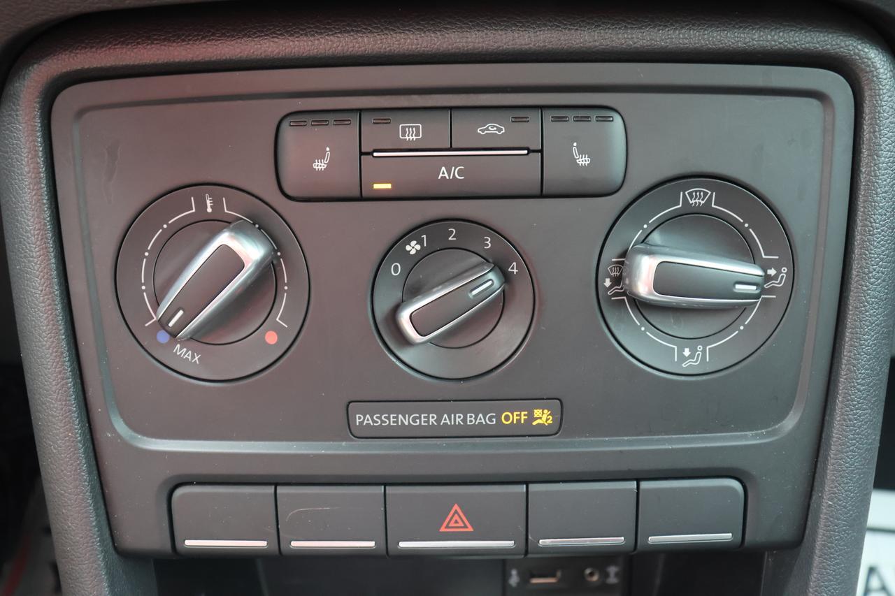 2018 VOLKSWAGEN BEETLE S Houston TX
