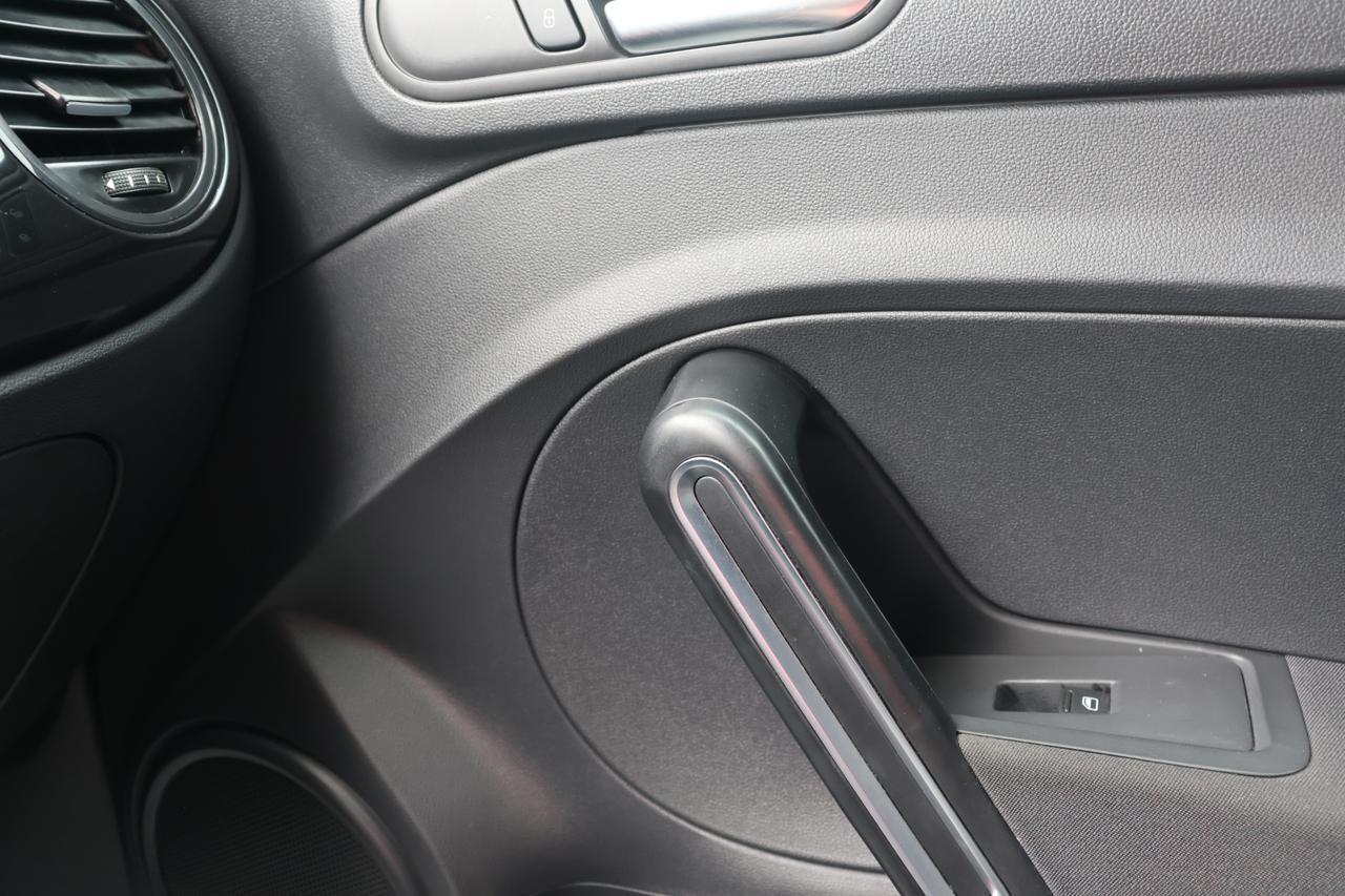 2018 VOLKSWAGEN BEETLE S Houston TX