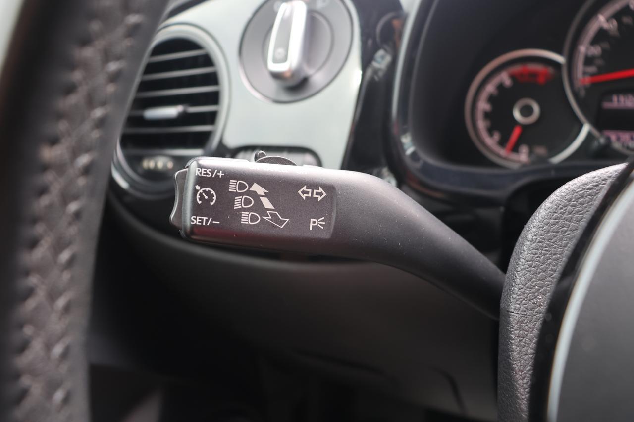 2018 VOLKSWAGEN BEETLE S Houston TX