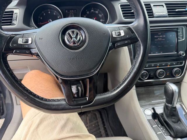 2018 VOLKSWAGEN PASSAT SE Grand Prairie TX