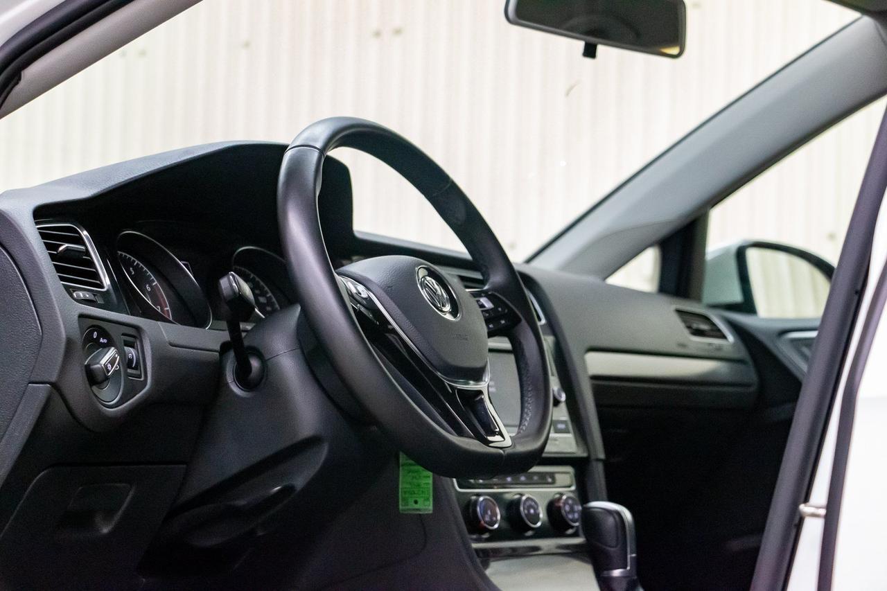 2018 Volkswagen Golf Hatchback Red Deer AB