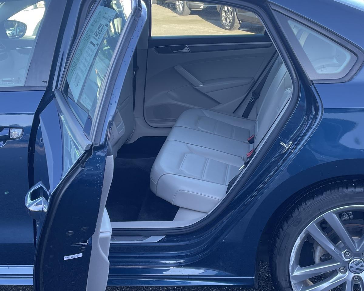 2018 Volkswagen Passat 2.0T R-Line Sedan 4D Port Orchard WA