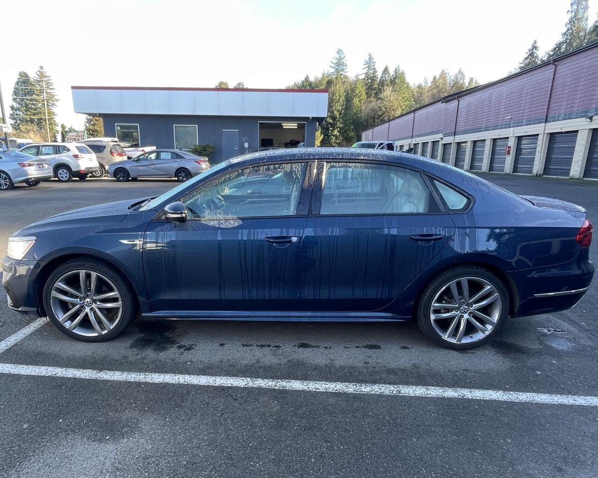 2018 Volkswagen Passat 2.0T R-Line Sedan 4D