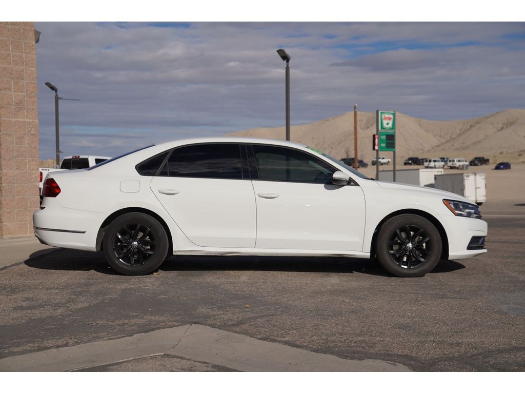 2018 Volkswagen Passat 2.0T S photo 4