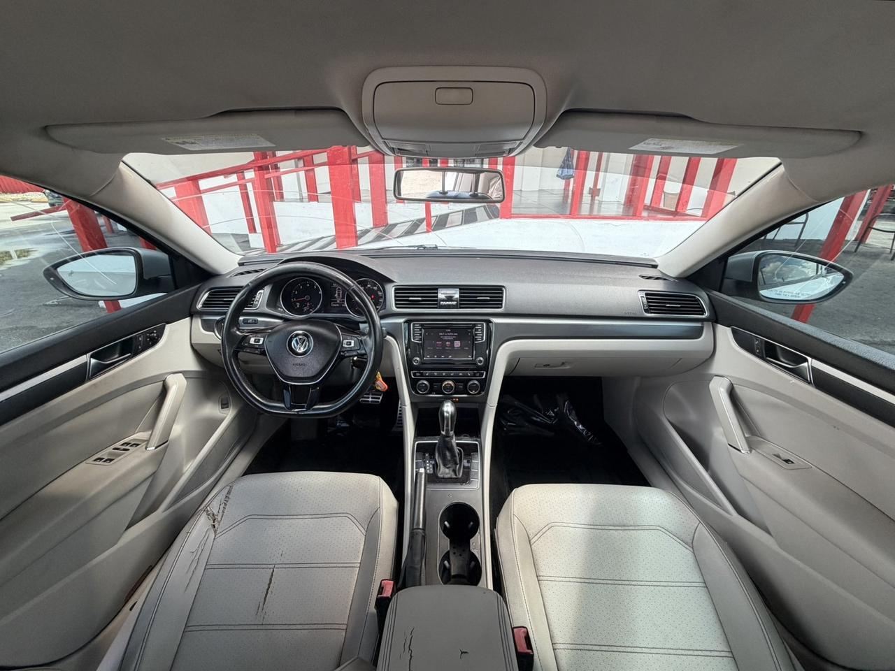 2018 Volkswagen Passat R-Line - Photo 13