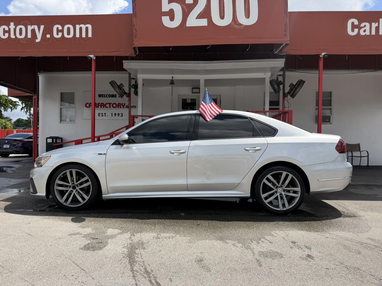 2018 Volkswagen Passat R-Line - Photo 6