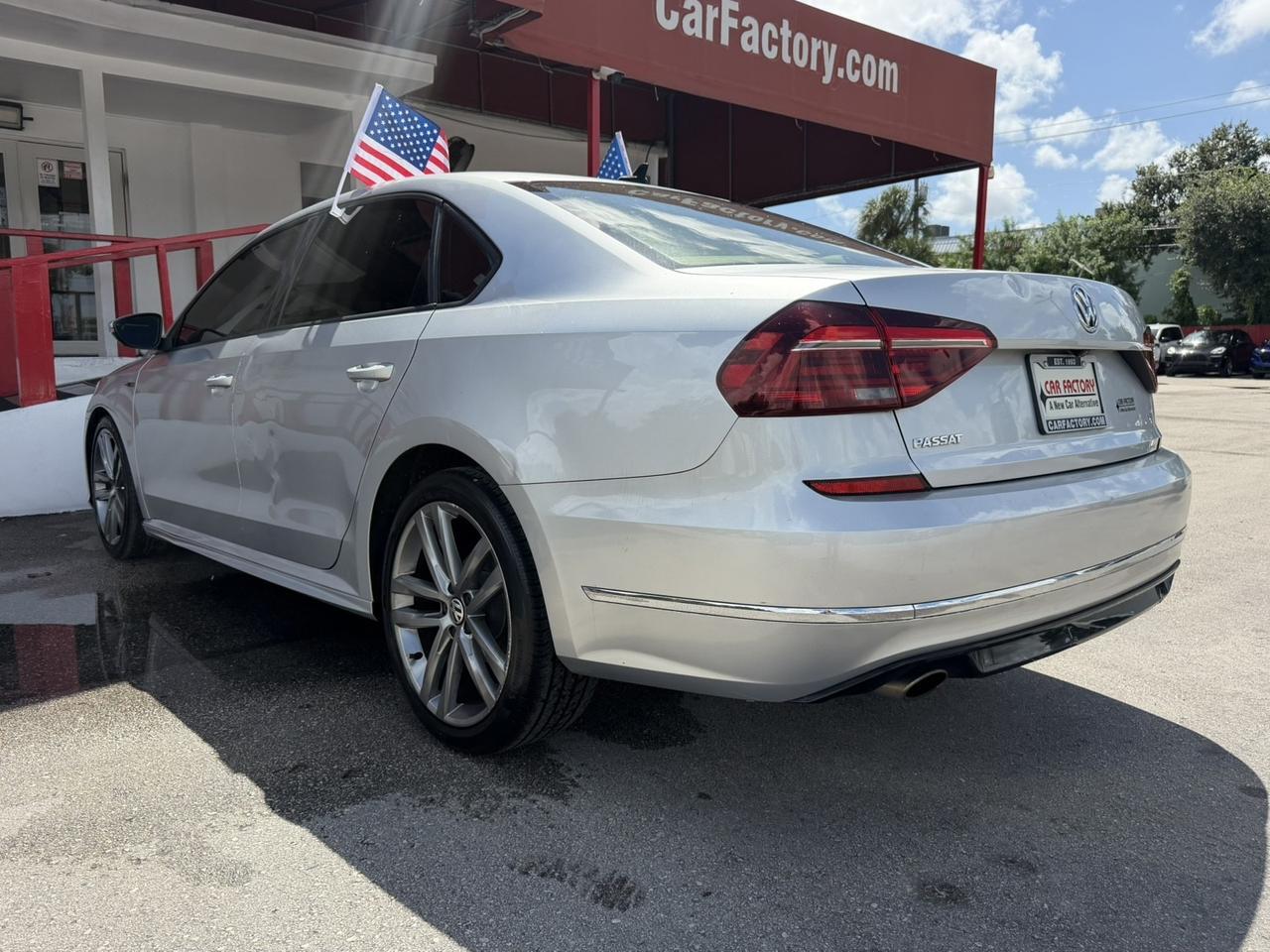 2018 Volkswagen Passat R-Line - Photo 12