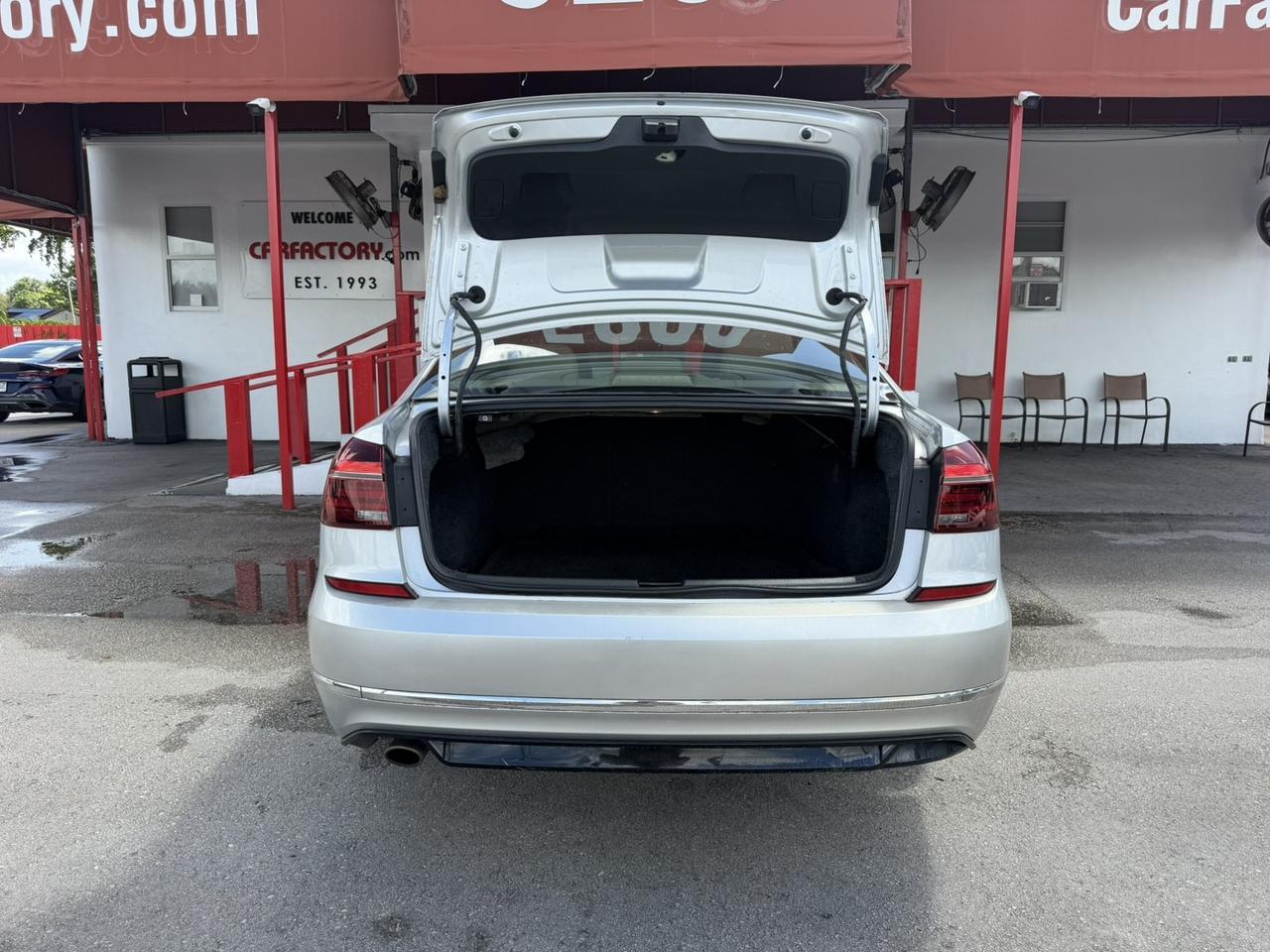 2018 Volkswagen Passat R-Line - Photo 11