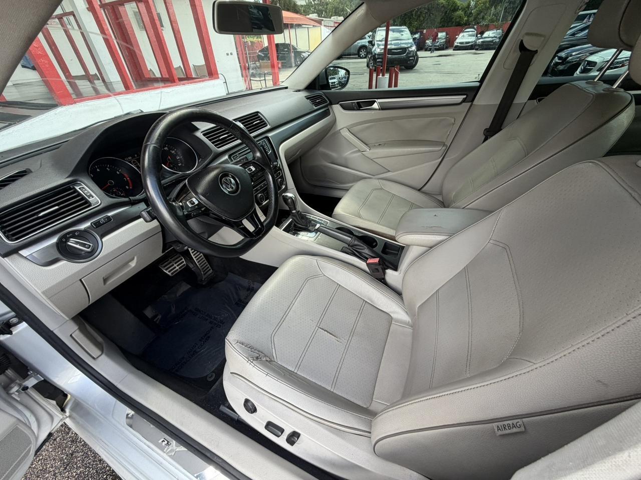 2018 Volkswagen Passat R-Line - Photo 15