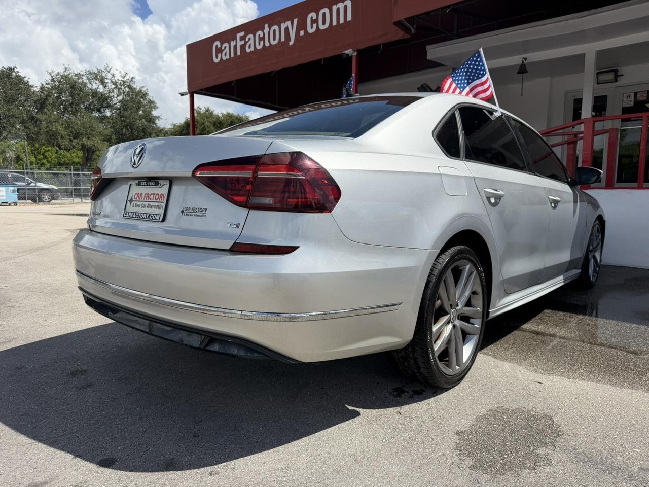 2018 Volkswagen Passat R-Line - Photo 9