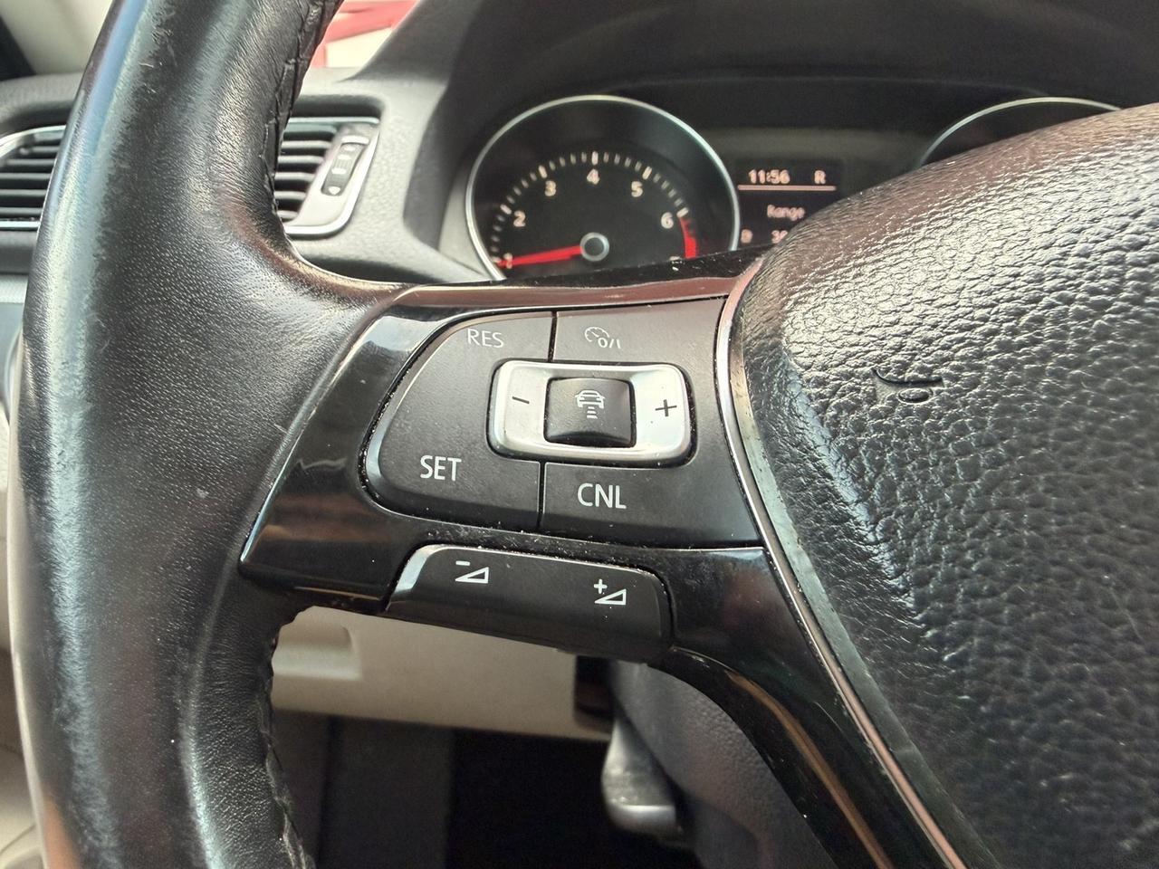 2018 Volkswagen Passat R-Line - Photo 23
