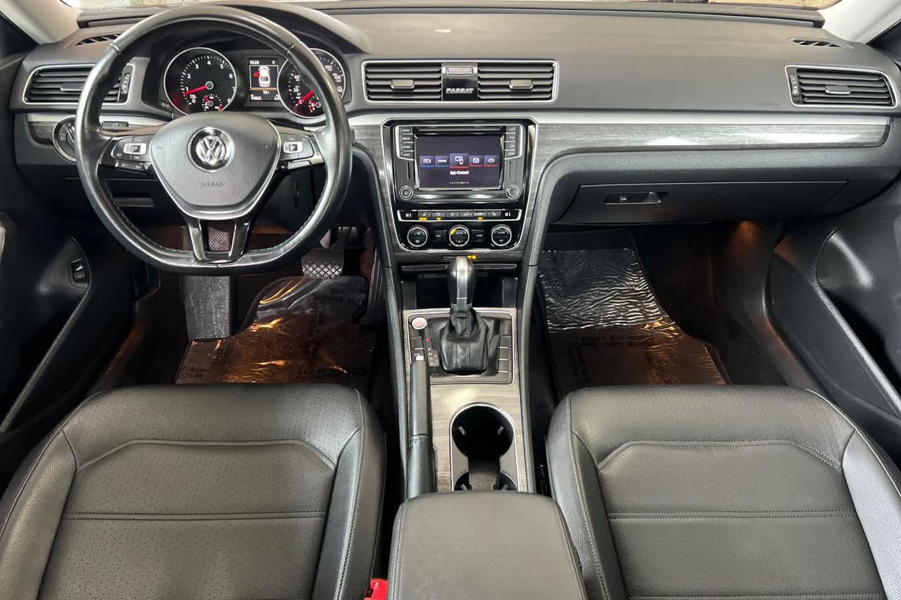 2018 Volkswagen Passat 2.0T SE w/Technology