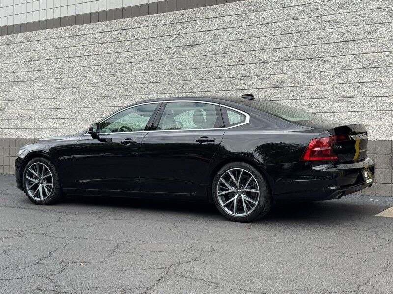 2018 Volvo S90 Momentum