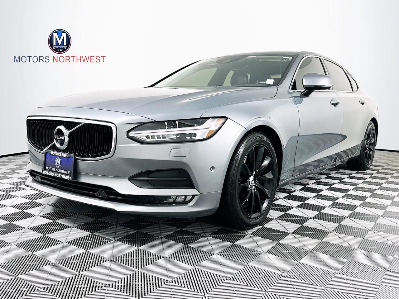 2018 Volvo S90 T6 Momentum