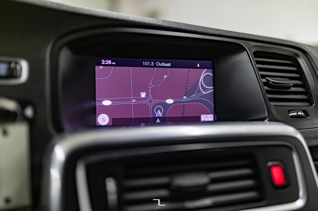 2018 Volvo V60 AWD T5 Dynamic Leather Roof Nav Red Deer AB