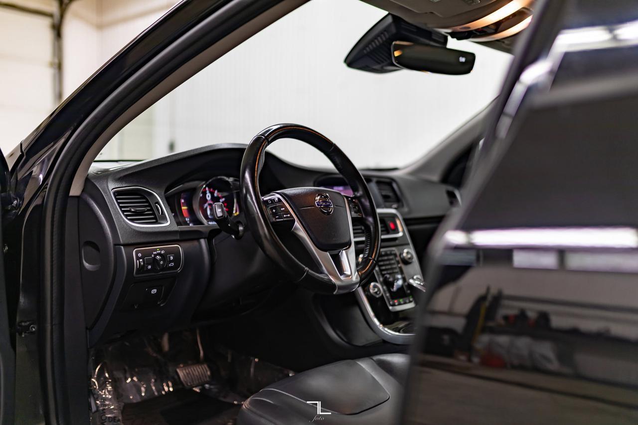 2018 Volvo V60 AWD T5 Dynamic Leather Roof Nav Red Deer AB